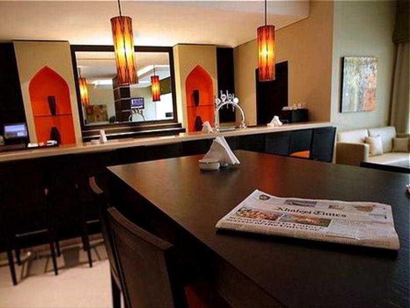 Holiday Inn Express Dubai, Jumeirah By Ihg Экстерьер фото